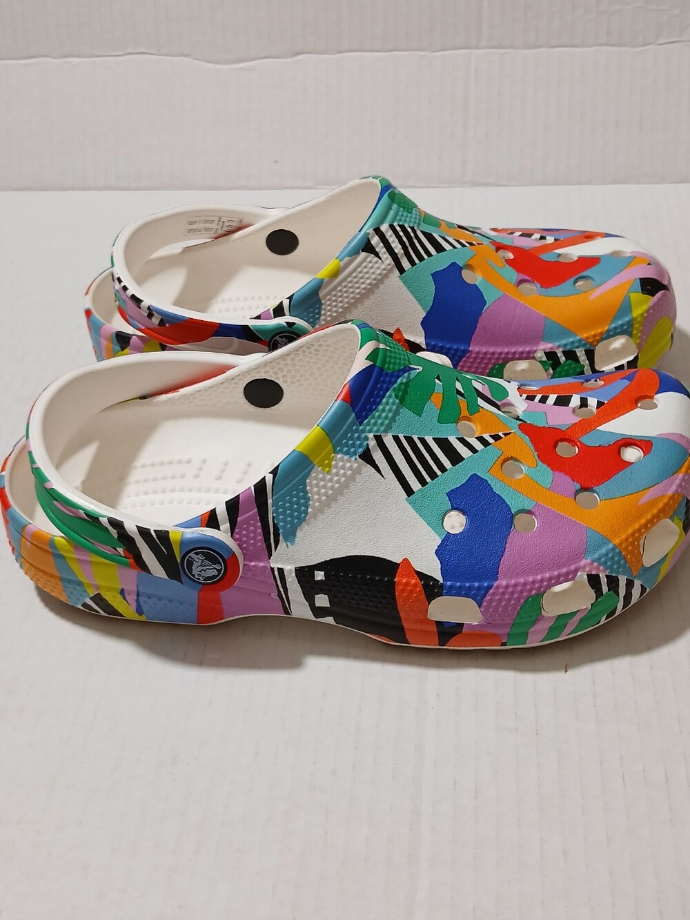 Crocs Retro Resort Clog Tropical Colorful Slip On Sandals Summer Womens 8 - Picture 6 of 9